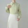 Camisa Branca com Colarinho Grande Pontiagudo para Mulheres, Novo Design Estiloso Primavera 2026, Blusa de Cetim de Seda Acetato