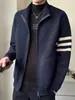 Nuevo Cárdigan de Punto con Cuello de Color Contrastante y Cremallera para Hombre Otoño e Invierno 2024 Moda Coreana Suéter Chaqueta de Tres Rayas Versátil