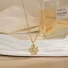 Colar para Mulheres, Flor de Zircônia Bauhinia Giratória da Moda Nicho Moda Novo Design Pingente Titânio Aço Colar de Temperamento