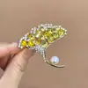 Broche de Hoja de Ginkgo para Otoño e Invierno, Corsage de Cristal Elegante y Exquisito para Mujer de Alta Gama, Accesorio de Pin de Diseño de Nicho de Lujo Ligero