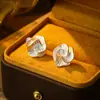 Pendientes de Camelia Blanca Estilo Tweed, Exquisitos y Versátiles Pendientes de Aguja de Plata S925, Pendientes Coreanos de Lujo Accesible de Alta Gama para Mujer