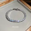 Pulseira Quadrada Geométrica com Fivela de Zircônia Super Flash, Fashion, Simples e Versátil, Joia de Luxo Leve e de Alta Qualidade para Mulheres