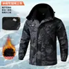 Traje camuflado com forro de fleece para outono e inverno, resistente a arranhões, sujeira e durável, adequado para trabalhos de reparo automotivo, proporcionando calor e proteção, e servindo como roupa de trabalho