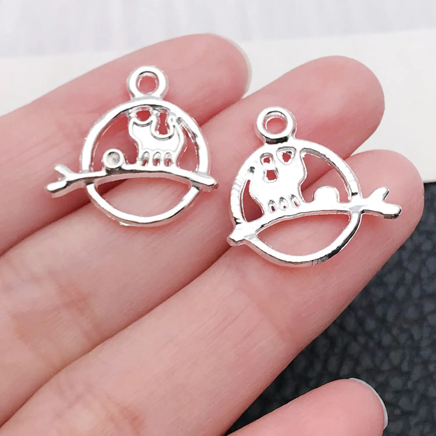 20638-M-亮银锌合金树枝圆环猫19x19mm-1g