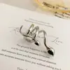 Arete de clip de oreja en forma de arco con cinco circones de alta gama Dongdaemun Coreano para mujer, Elegante estilo frío Ins, Arete de clip personalizado para mujer