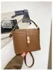 Bolso cruzado para commuter transfronterizo, color block, cierre de broche, nuevo estilo 2026, color sólido único, chic y elegante, bolso pequeño cuadrado cruzado o de hombro