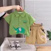 Ropa de Verano de Manga Corta para Niños de Comercio Exterior 2026 Nuevo Traje Casual de Dos Piezas con Camisa de Dibujos Animados y Cuello de Solapa para Niños
