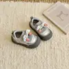 Zapatillas Funcionales Estilo Princesa XSH de Lunares y Cerezas, Otoño 2026, con Cierre de Velcro, Ajuste Dulce y Amplio para Niñas, Protección para el Pie 2.0