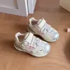 Tênis Esportivo Casual Infantil Feminino Desenho Gato KT Outono Novo Estilo Velcro Malha Respirável Malha Dupla Solado Macio
