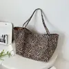 Bolsa de Lona Estampada de Leopardo de Grande Capacidade para Mulheres, Bolsa Tote de Ombro Fashion e Tendência, Bolsa de Braço Casual e Leve, Bolsa Transversal