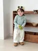 Elegante atuendo de otoño para bebés niños: conjunto nuevo de sudadera con capucha a rayas y pantalones cargo de camuflaje