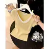 Top de tricô amarelo de manga curta, estilo coreano, com retalhos, falso duas peças, para mulheres, novo modelo de verão 2026, com decote em U, modelagem justa