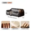 Sofá de estilo de mediados de siglo, color blanco roto, de piel sintética, con reposabrazos redondeados de forma única, cojines de asiento segmentados y diseño de pie, adecuado para una sala de estar como sofá de línea recta