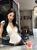 Camiseta Branca com Acabamento em Renda Estilo Puro Desejo para Mulheres 2025 Novo Verão Menina Spicy Decote V Sexy Manga Curta