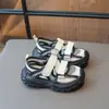 Sandalias Deportivas para Niñas Verano 2025 Estilo Nuevo Sandalias Cerradas para Niños Estilo Coreano Zapatos de Malla Respirables Huecos para Niños Medianos y Mayores