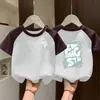 Camiseta Versátil Estampada Estilo Coreano de Manga Corta con Bloques de Color y Parches Nuevo Estilo Verano 2026 para Niños y Niñas Estilo Trendy Ins para Niños Mayores