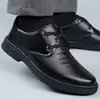 Comercio Exterior Transfronterizo Zapatos de Cuero para Hombre Primavera Nuevos Cómodos Zapatos Casuales de Cuero para Hombre Modernos Transpirables Zapatos de Salida de Fábrica