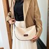 Bolsa de ombro texturizada para mulheres primavera e verão 2023 nova bolsa quadrada pequena simples texturizada bolsa de ombro casual crossbody