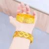 Pulseira de lembrancinha de casamento em liga de cobre com fecho de filigrana intrincado vazado, mesmo estilo das encontradas em joalherias, pulseira de design de luxo leve nicho para mulheres