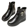 Botas de Nieve Cálidas Antideslizantes, Botas de Cuero para Personas de Mediana Edad, Zapatos de Algodón para Madres, Botas de Invierno de Cuero Suave con Terciopelo de Algodón para Mujer, Zapatos Planos de Suela Blanda