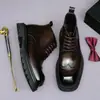 Sapatos Brogue Casuais de Couro de Cano Alto Masculino Estilo Britânico Couro Bovino Genuíno Aumento de Altura Sola Grossa Cadarço Retrô Botas Martin Masculinas
