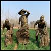 Fibra de vidrio Imitación Cobre Ganadería Bovinos Arado Escultura Niño Pastor Montando Ganado Revitalización Rural Personaje de Cobre Fundido Ladrillo de Vidrio Acero Inoxidable