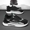 Zapatos de algodón de invierno para hombre 2026 estilo nuevo zapatillas con forro de felpa de moda versátiles antideslizantes casuales para correr D291-1 algodón