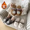 Pantuflas peludas para usar al aire libre 2026 pantuflas de algodón con forma de corazón para mujer con diseño de punta cerrada nuevo estilo para uso en casa suela suave con cordones para otoño e invierno base plana