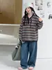 Conjunto de suéter de rayas estilo coreano y conjunto de punto para niñas de otoño e invierno, que incluye una sudadera con capucha y pantalones vaqueros de pierna ancha con adornos de diamantes de imitación, estilo moderno
