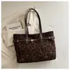 Bolsa de mano grande de estilo vintage transfronteriza, bolso de hombro de nicho, bolso de mano elegante con estampado de leopardo, nuevo bolso de moda para mujer para el trabajo