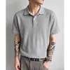 Camisa polo para hombre con un toque vintage, ropa de verano, relajada y versátil, casual, con textura retorcida, estilo old money, cuello camisero, manga corta