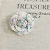 Broche de Camelia de Perlas Estilo Nuevo Primavera 2026 Tweed a Cuadros de Alta Gama Accesorios Versátiles para Ropa