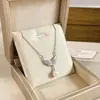 Nuevo producto transfronterizo: Cadena de clavícula elegante y versátil de lujo ligero con incrustaciones de microdiamantes, collar de acero de titanio, accesorio de joyería que no se decolora