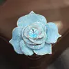 Broche de Flor Rosa Azul de Zirconia Microincrustada de Lujo y Gama Alta, Elegante y con Estilo Accesorio de Pin Floral de Cristal Artificial