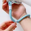 Cordão para Celular Estilo Ins Modelo Novo Chaveiro para Garrafa de Água Acessório Alça de Pulso Curta Ajustável com Trava Automática Corrente para Celular com Almofada