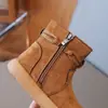 Botines Cortos con Forro de Felpa Estilo Coreano para Niñas Otoño e Invierno 2025 Nuevos Botines Retro Elegantes para Niños con Suela Suave Botines Cortos con Perlas de Celebridad de Internet