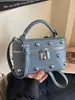 Bolso Cruzado de Hombro Simple y Lujoso Estilo Verano 2026 Bolso de Mano para Maquillaje para Mujer Diseño Casual Bolso para Lonchera para Mujer