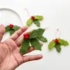 Decoraciones Navideñas Transfronterizas Fieltro de Lana Frutas Rojas Hojas Navideñas Decoraciones para Árbol de Navidad DIY Adornos Pequeños Colgantes Arreglo de Escena de Fiesta