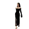 Vestido de Terciopelo de Cinco Paneles con Acabado de Alta Gama en Negro, Nuevo Vestido de Encaje Francés con Abertura para Mujer en Otoño e Invierno