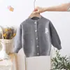Jaqueta Suéter Infantil para Meninos e Meninas Primavera e Outono, Cardigã de Bebê Estiloso com Marca da Moda e Design de Tricô com Letras Estilo College