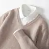 Cárdigan de lana pura con cuello en V para hombre, un suéter de punto cálido y cómodo para hombres jóvenes, con un corte holgado e informal y mangas largas, adecuado tanto para hombres jóvenes como de mediana edad.