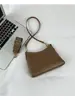 Bolso de axila vintage de estilo francés de nicho para mujer, nuevo bolso baguette retro versátil para el día a día 2026, elegante bolso de hombro