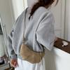 Bolsa Pequena de Camurça Retro Fosca para Axila Outono e Inverno Feminina 2025 Nova Bolsa Croissant Versátil Transversal Bolsa Bolinho