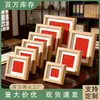 Novo Estilo Chinês Moldura de Madeira para Foto Display de Mesa Moldura para Montagem de Caligrafia Múltiplas Especificações Moldura de Mesa com Fundo Vermelho Festivo e Salpicos Dourados