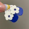 Flores Geométricas Frescas, Brincos de Prata 925 com Pino para Menina em Cor Contrastante Branca, Brincos Versáteis de Menina Doce, Brincos da Moda