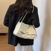 Bolso conveniente de gran capacidad para viajeras 2023 nuevo de moda retro que combina con todo, bolso de viaje nicho casual para el hombro