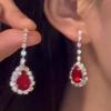 Rica y noble hija sintiendo ~ moda de lujo ligero destello de diamante pendientes largos de borla estilo exquisito temperamento elegante pendientes versátiles