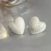 Brincos retrô adoráveis Pearl ins White Peach brincos de coração para mulheres 2021 nova moda brincos em forma de coração para todos os jogos
