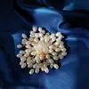 Broche de Alta Gama Estilo Coreano Suqi Hecho a Mano Perla Broche de Dos Vías Flor Solapa Flor Ropa Accesorios para el Cabello de Perla Venta al por Mayor