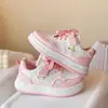Sapatos Casuais Versáteis da Moda para Meninas 2026 Nova Coleção Primavera/Verão Tênis Kitten Infantil de Bolinhas Tênis Esportivo para Meninas